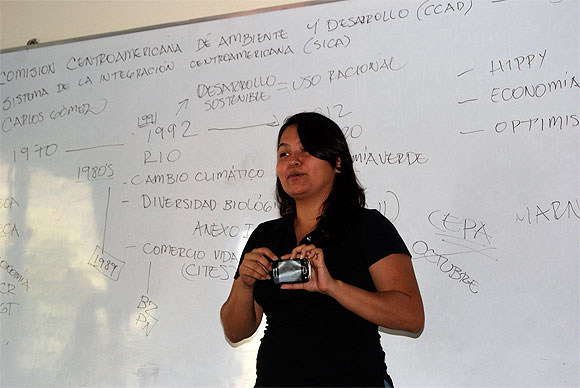 ELS-CharlaAmbientalistaEnUniversidadDonBosco-580px